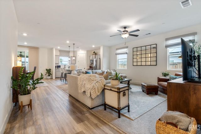 6009 Marconi Avenue, Bakersfield, CA 93313