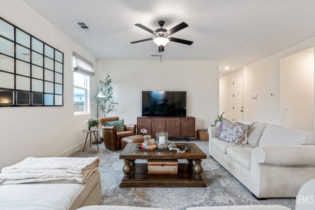 6009 Marconi Avenue, Bakersfield, CA 93313