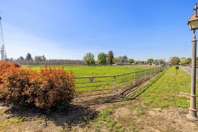 703 N Shirk Road, Visalia, CA 93291