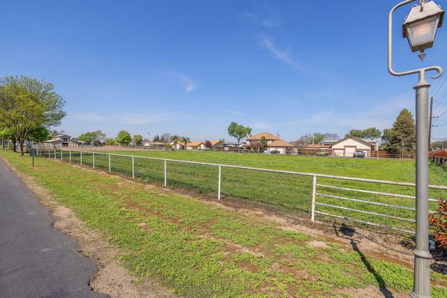 703 N Shirk Road, Visalia, CA 93291