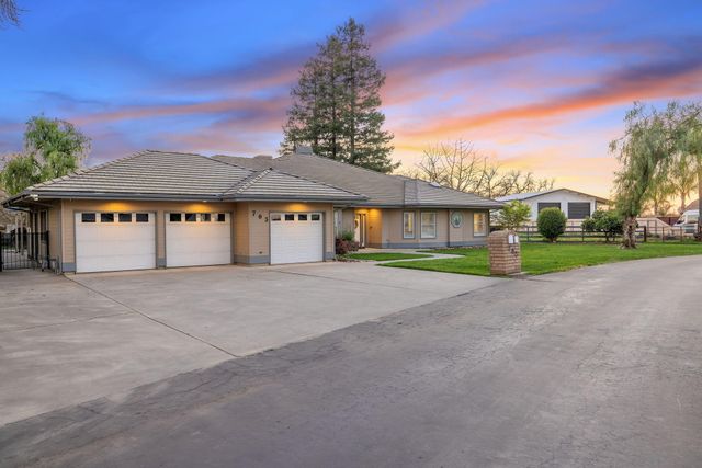 703 N Shirk Road, Visalia, CA 93291