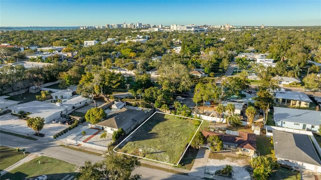 2119 BOUGAINVILLEA STREET, Sarasota, FL 34239