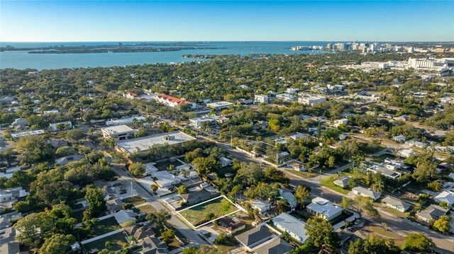 2119 BOUGAINVILLEA STREET, Sarasota, FL 34239