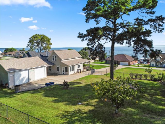 361 Bridgelanding, Onalaska, TX 77360