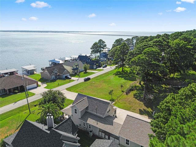 361 Bridgelanding, Onalaska, TX 77360