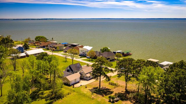 361 Bridgelanding, Onalaska, TX 77360