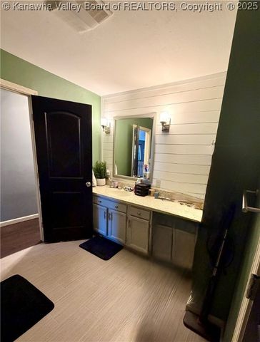 1913 Bona Vista Drive, Charleston, WV 25311