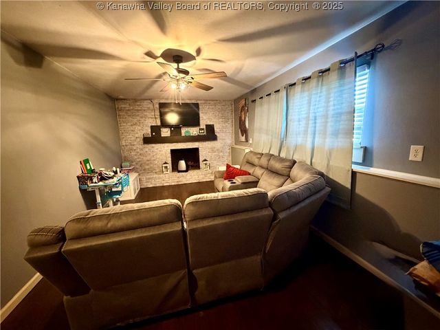 1913 Bona Vista Drive, Charleston, WV 25311