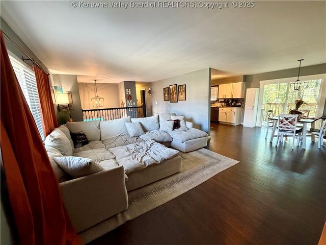 1913 Bona Vista Drive, Charleston, WV 25311