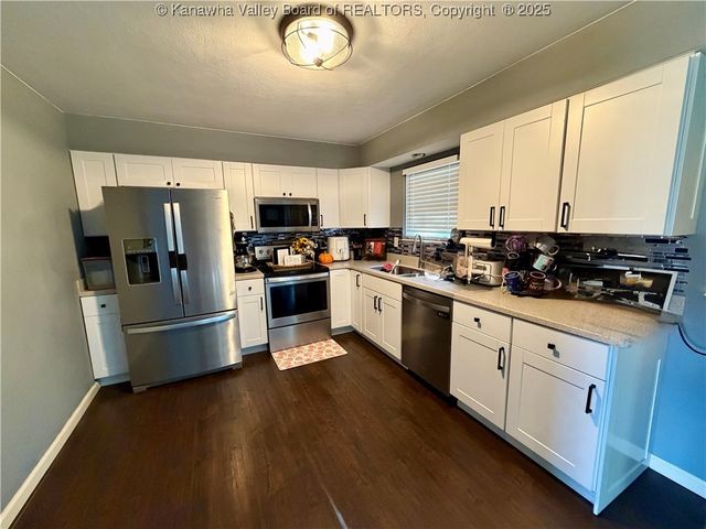 1913 Bona Vista Drive, Charleston, WV 25311