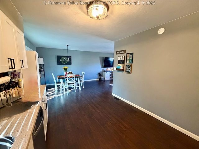 1913 Bona Vista Drive, Charleston, WV 25311