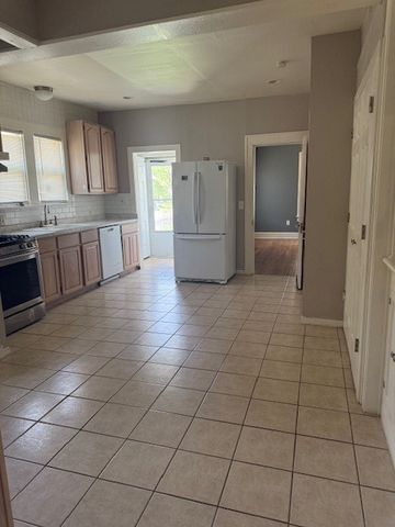 2701 Stuart Drive, Fort Worth, TX 76104
