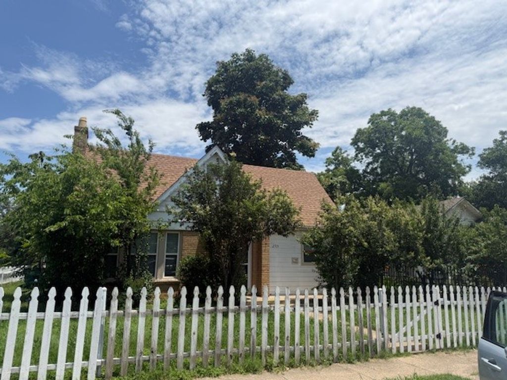 2701 Stuart Drive, Fort Worth, TX 76104