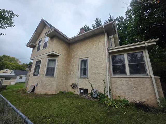 781 Lawson Avenue E, Saint Paul, MN 55106
