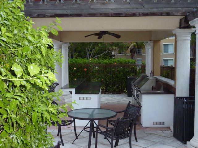 913 Villa Circle, Boynton Beach, FL 33483