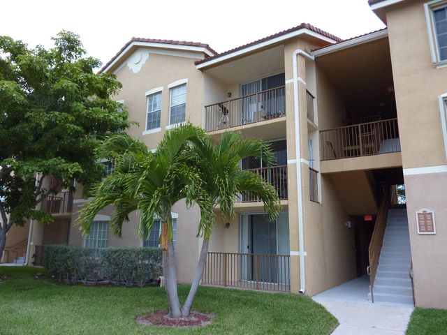 913 Villa Circle, Boynton Beach, FL 33483