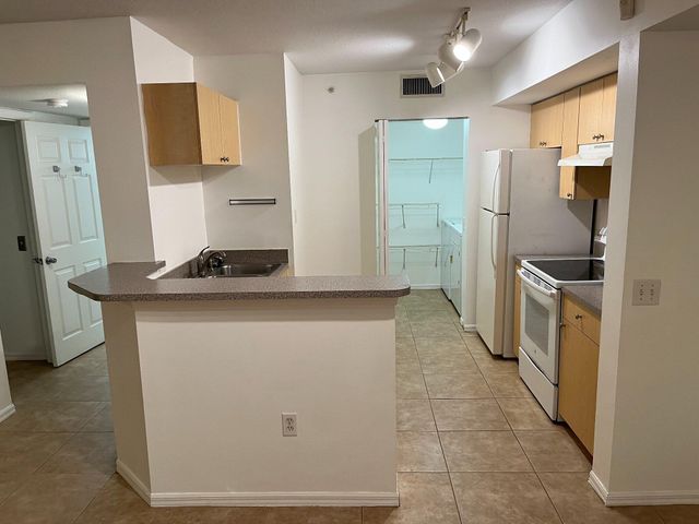 913 Villa Circle, Boynton Beach, FL 33483