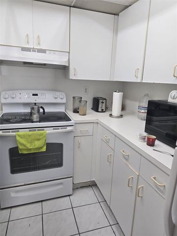 9688 Fontainebleau Boulevard 409, Miami, FL 33172