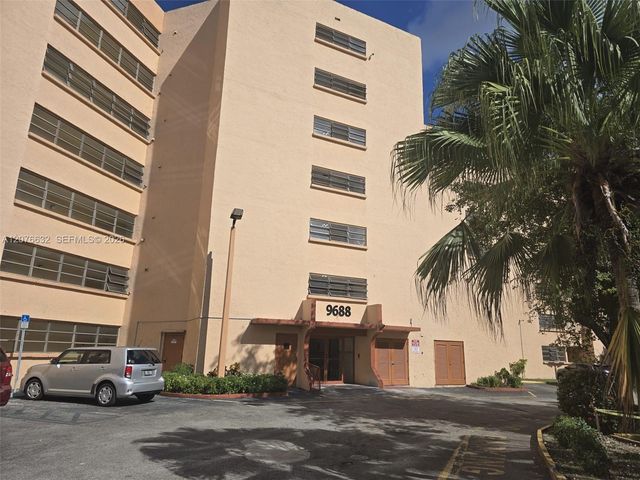 9688 Fontainebleau Boulevard 409, Miami, FL 33172