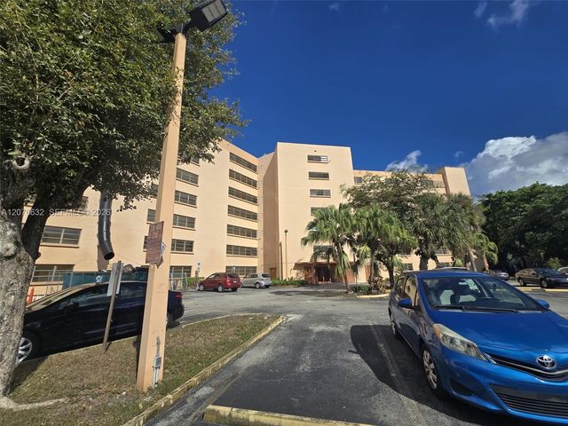 9688 Fontainebleau Boulevard 409, Miami, FL 33172