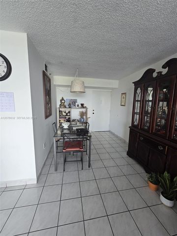 9688 Fontainebleau Boulevard 409, Miami, FL 33172