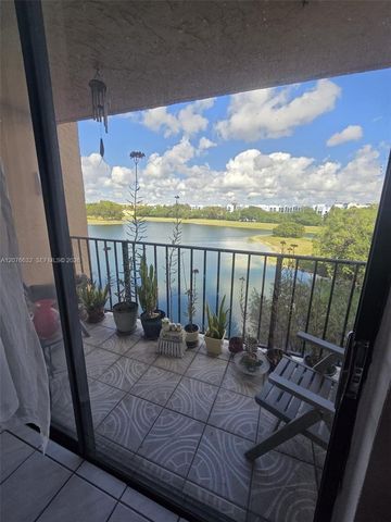 9688 Fontainebleau Boulevard 409, Miami, FL 33172