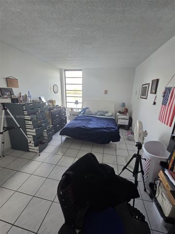 9688 Fontainebleau Boulevard 409, Miami, FL 33172