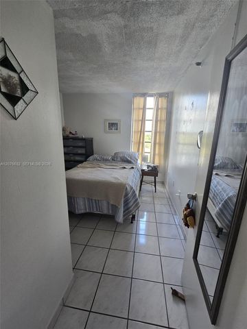 9688 Fontainebleau Boulevard 409, Miami, FL 33172