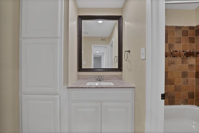 2303 Park Hill Drive, Fort Worth, TX 76110