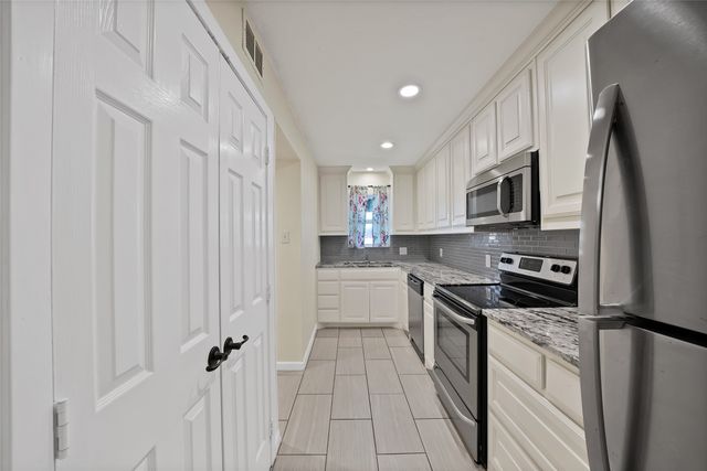 2303 Park Hill Drive, Fort Worth, TX 76110