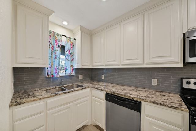 2303 Park Hill Drive, Fort Worth, TX 76110