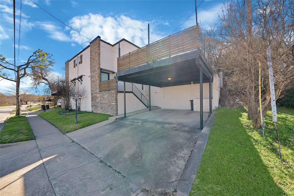 2303 Park Hill Drive, Fort Worth, TX 76110