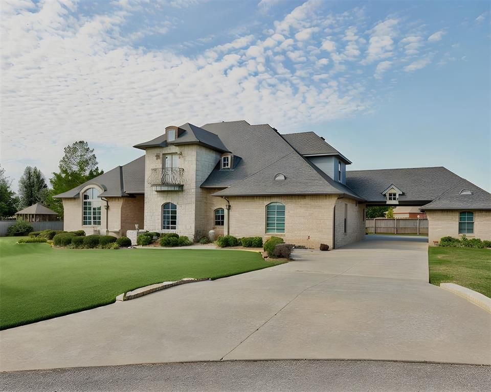 320 S Lysbeth Court, Goldsby, OK 73093