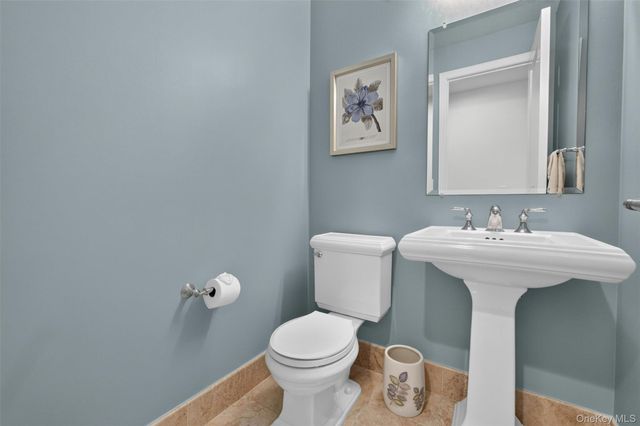 436 Trump Park, Shrub Oak, NY 10588