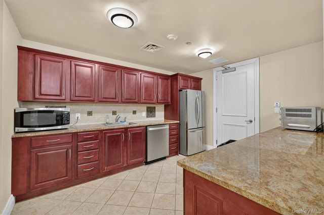 436 Trump Park, Shrub Oak, NY 10588