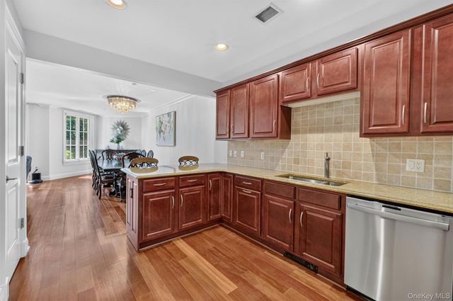 436 Trump Park, Shrub Oak, NY 10588
