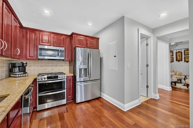 436 Trump Park, Shrub Oak, NY 10588