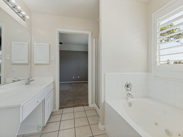 5404 Pecan Creek Circle, Fort Worth, TX 76244