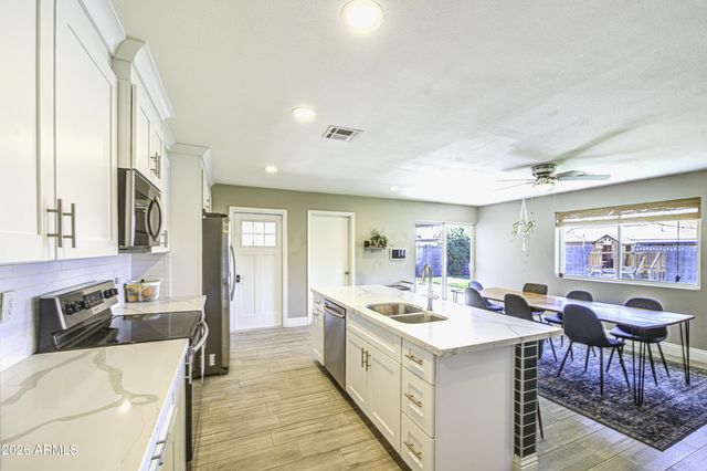 1640 N QUEENSBURY Road, Mesa, AZ 85201