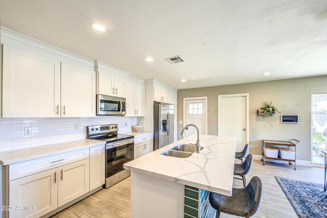 1640 N QUEENSBURY Road, Mesa, AZ 85201