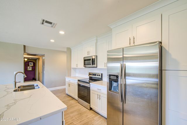 1640 N QUEENSBURY Road, Mesa, AZ 85201