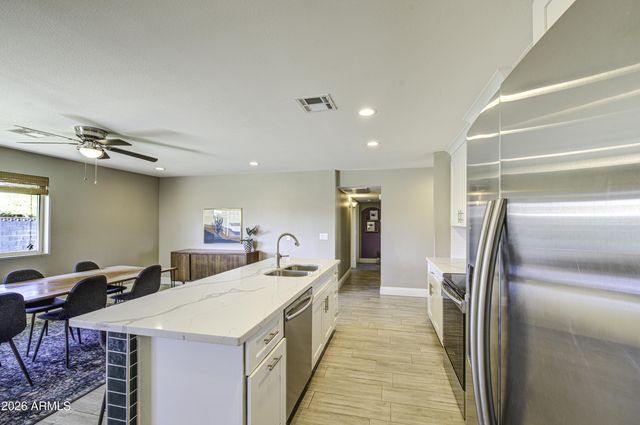 1640 N QUEENSBURY Road, Mesa, AZ 85201