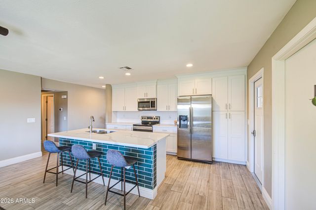 1640 N QUEENSBURY Road, Mesa, AZ 85201