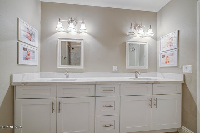 1640 N QUEENSBURY Road, Mesa, AZ 85201