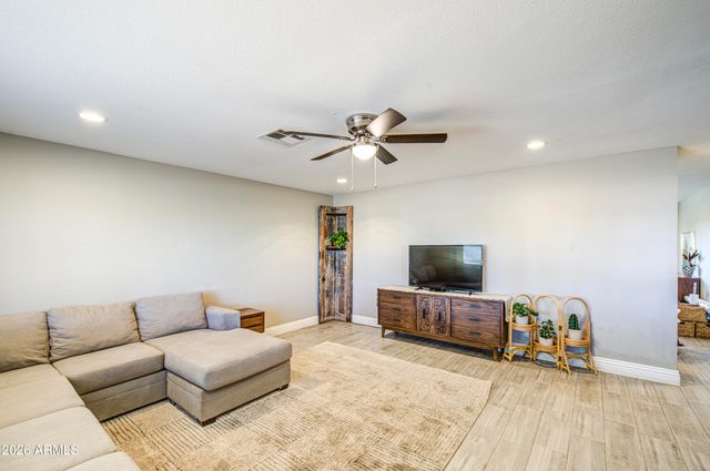 1640 N QUEENSBURY Road, Mesa, AZ 85201