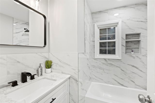 25 Lincoln Avenue, Lake Ronkonkoma, NY 11779