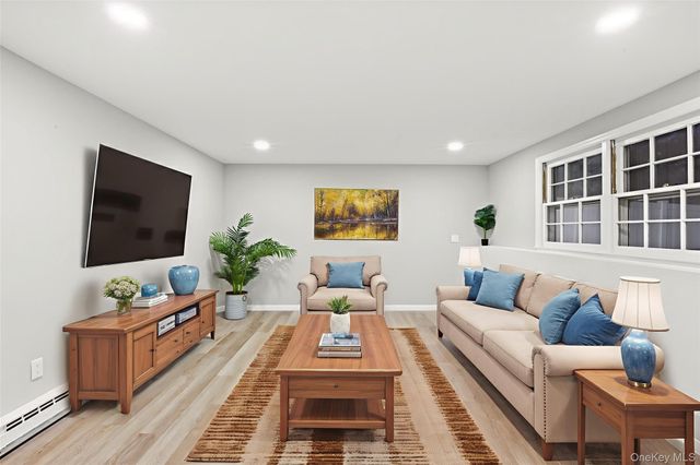 25 Lincoln Avenue, Lake Ronkonkoma, NY 11779