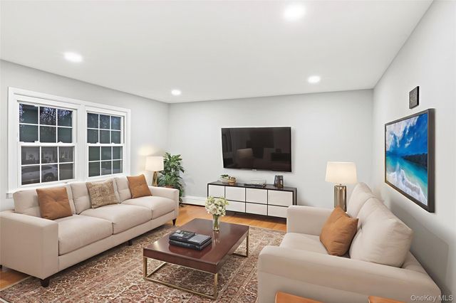 25 Lincoln Avenue, Lake Ronkonkoma, NY 11779