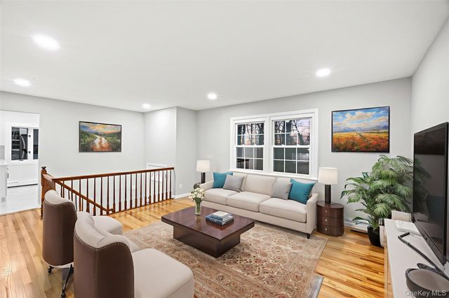 25 Lincoln Avenue, Lake Ronkonkoma, NY 11779