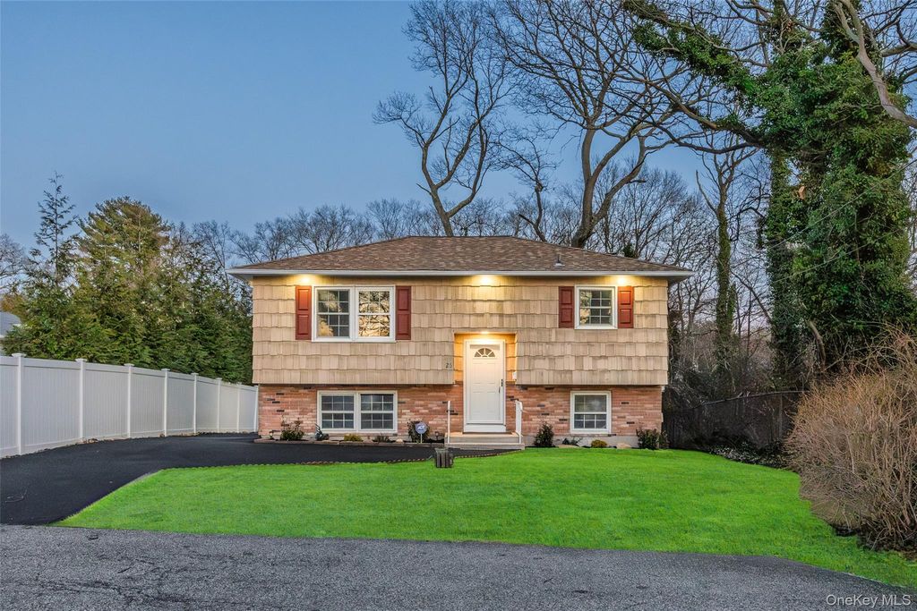 25 Lincoln Avenue, Lake Ronkonkoma, NY 11779